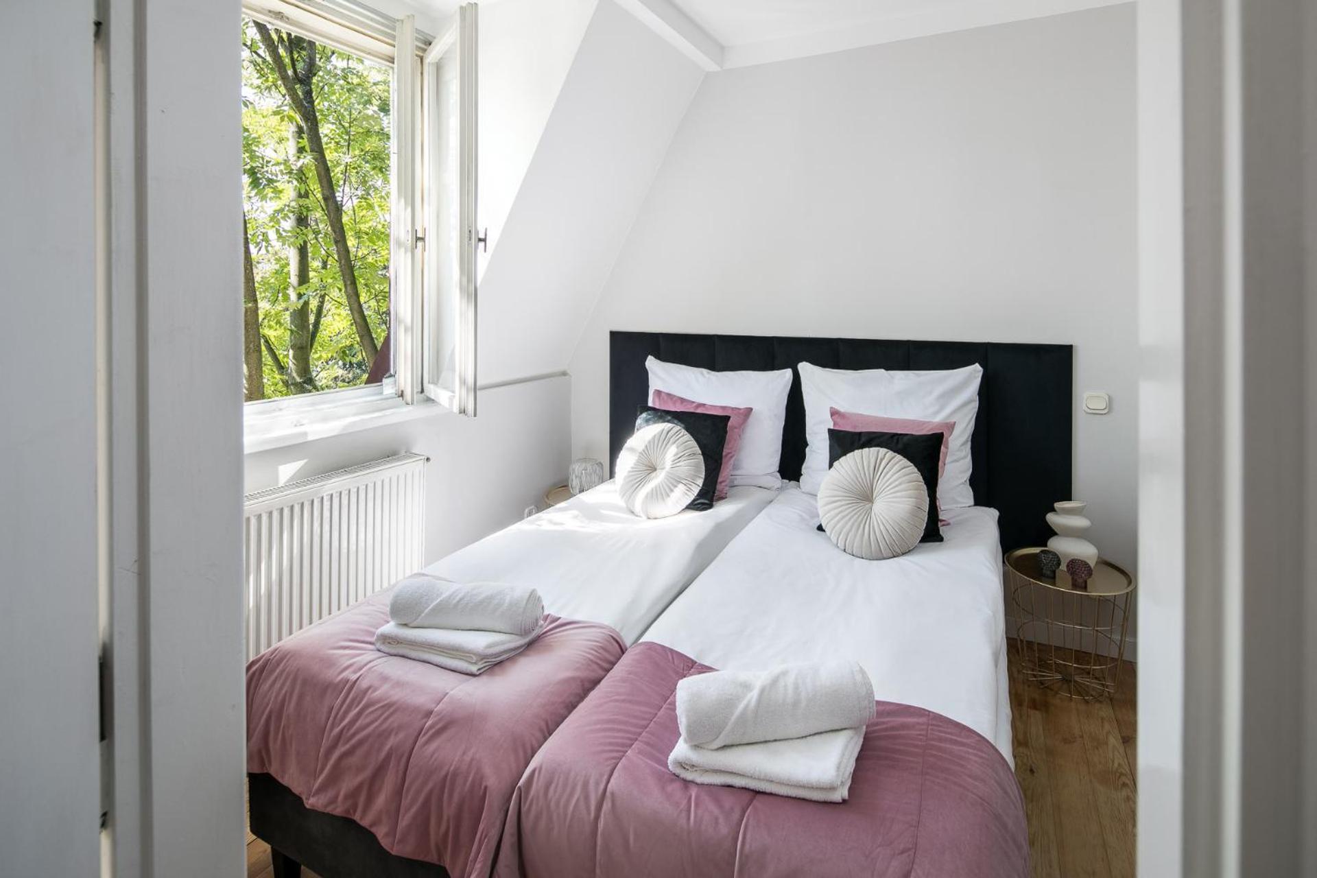 One-Bedroom Apartment Garden View